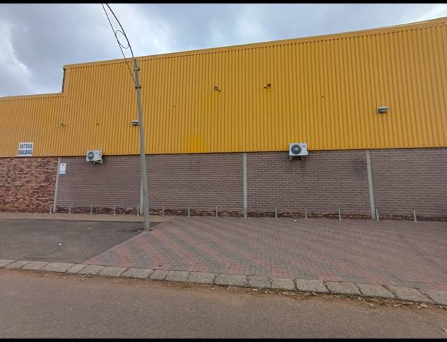 402M² WAREHOUSE FOR SALE IN VANDERBIJLPARK CE 6